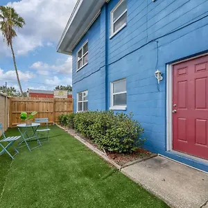  Apartment Great Location With Large Garden 2br Apt
