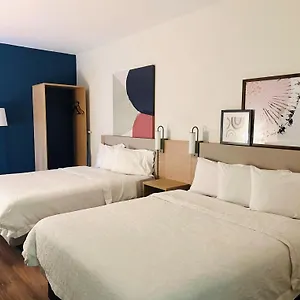 Spark By Hilton Brandon Hotel